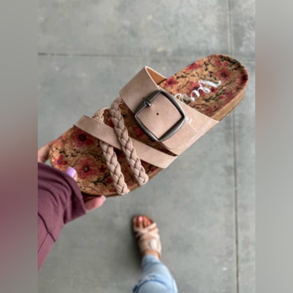 Very G Nora 2 sandal!! Blush color!! Very comfortable and stylish!! - Picture 3 of 4